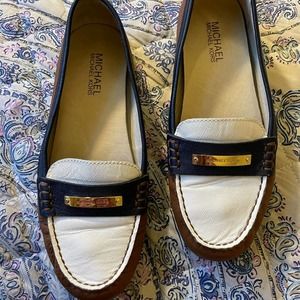 MICHAEL Michael Kors Blaine Moc Toe Loafer
EUC Michael Kors Loafer Patent Leather Flats for Women for sale  main image 4